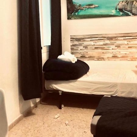 Low Cost Room Malaga Bagian luar foto