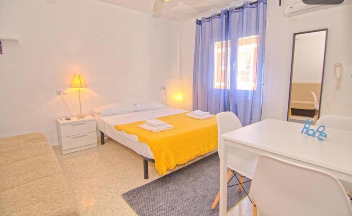 Low Cost Room Malaga Bagian luar foto