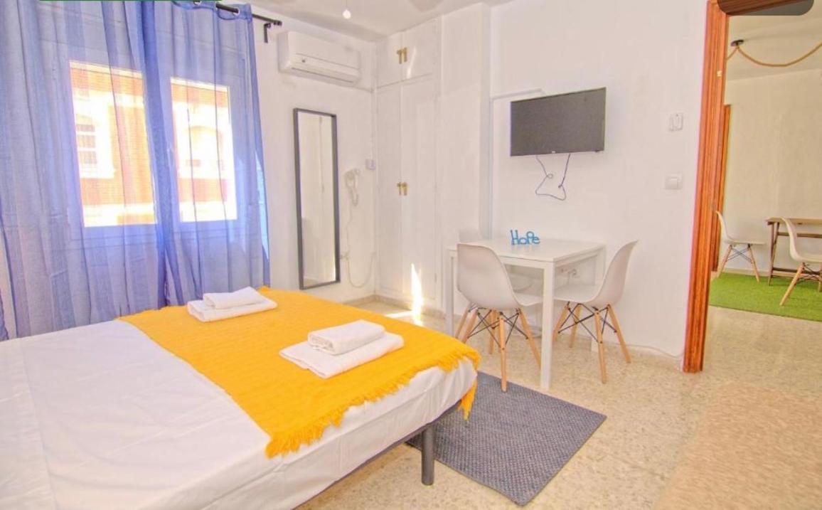 Low Cost Room Malaga Bagian luar foto