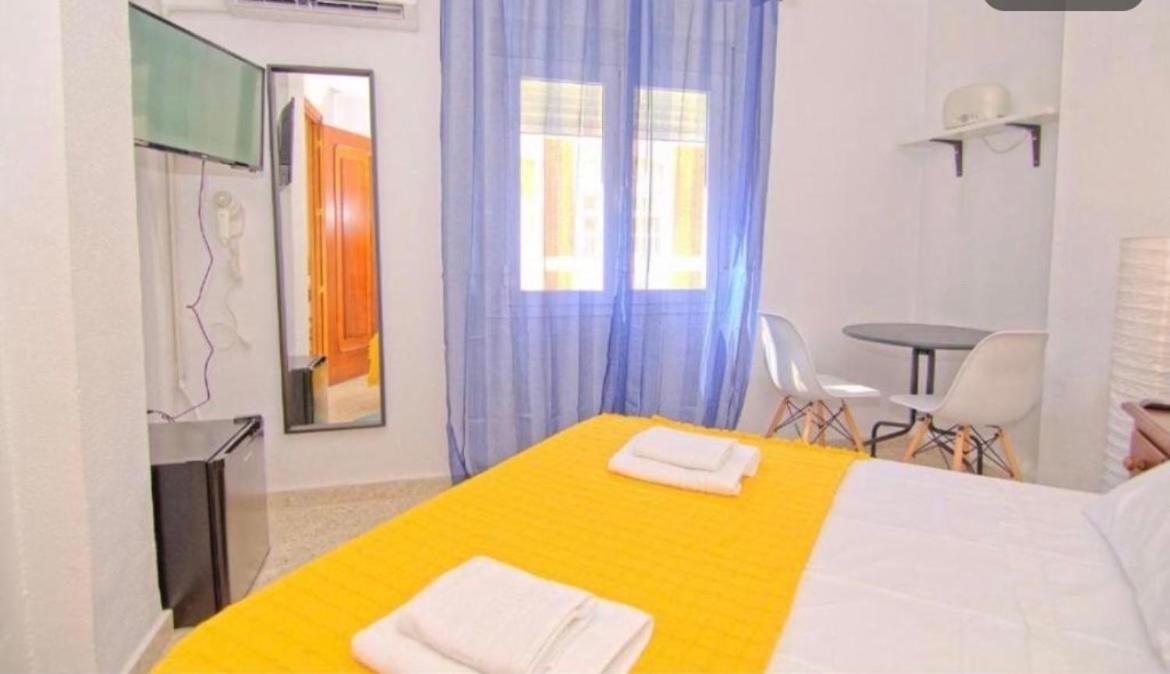 Low Cost Room Malaga Bagian luar foto