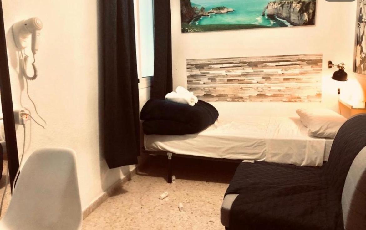 Low Cost Room Malaga Bagian luar foto