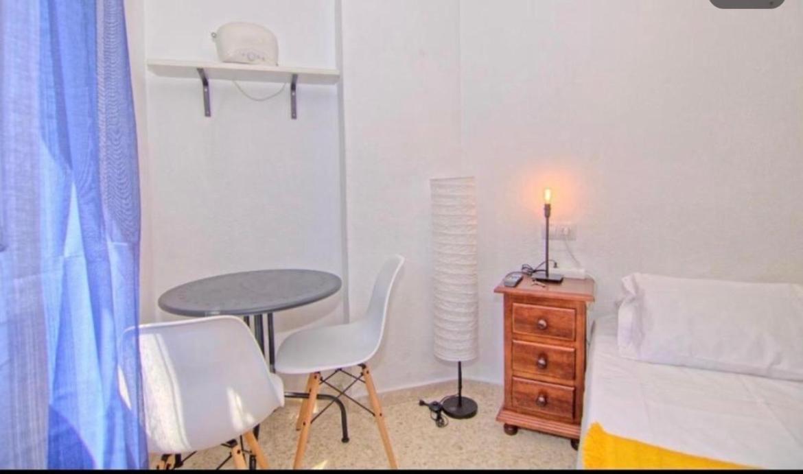 Low Cost Room Malaga Bagian luar foto